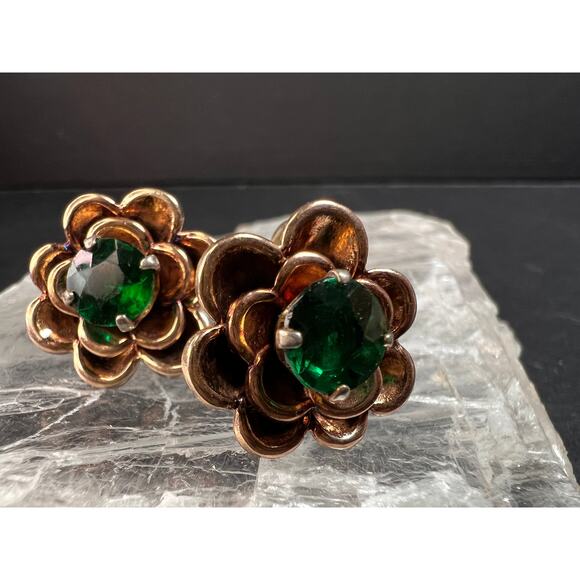 Vintage 1940s Vermeil Flower Screw Back Green Paste Earrings - Picture 13 of 16